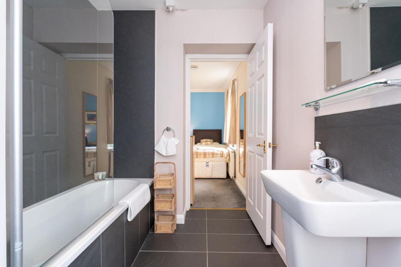 New Four Bedroom House - All Rooms Ensuite Стерлинг Экстерьер фото